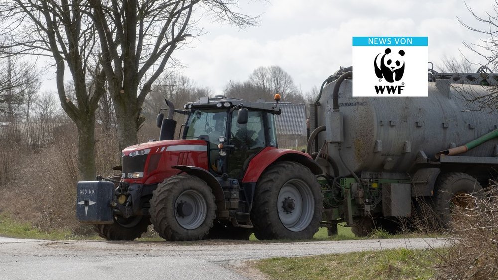 Traktor mit Anhänger. Stellungnahme von WWF zu den Bauernprotesten