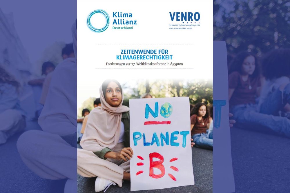 Titelseite Forderungspapier zur COP27 von Klima-Allianz Deutschland und VENRO